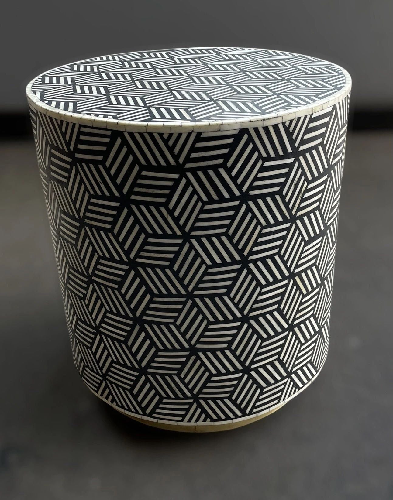 Heritage inlay Net pattern with brass base on wooden round End table